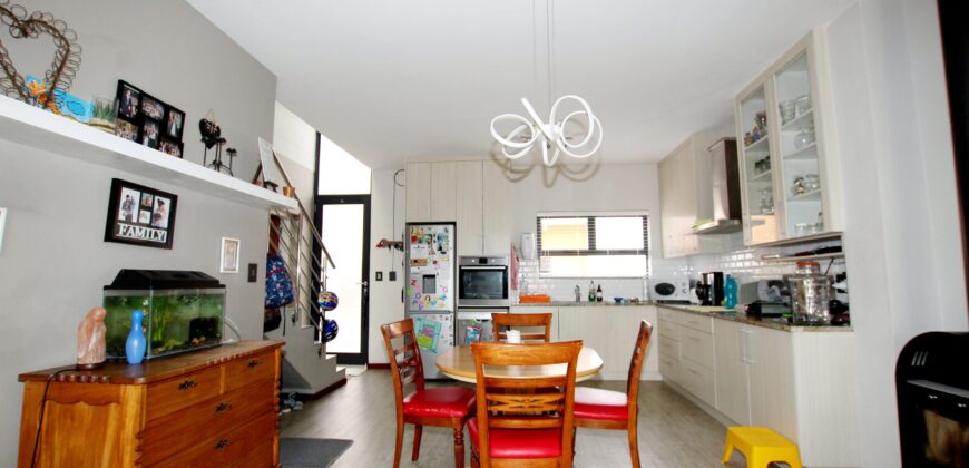 Double Story Townhouse FOR SALE in Kramersdorf!