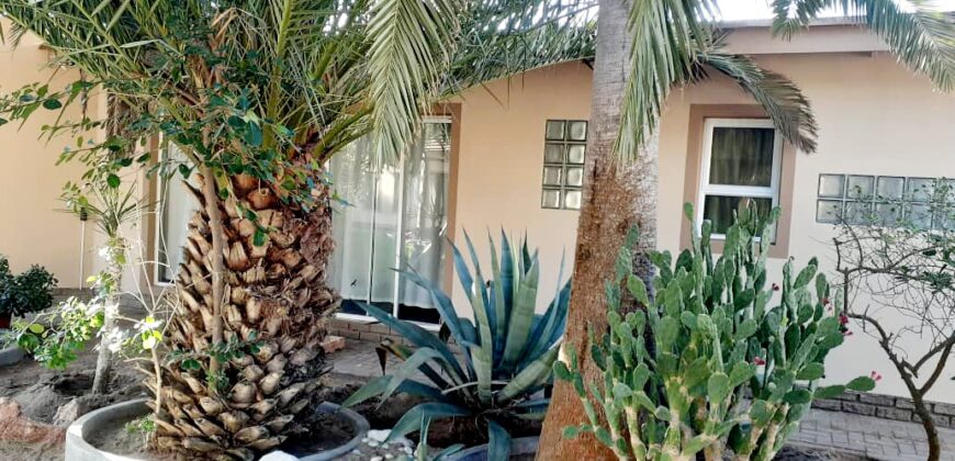 Double Storey 4 Bedroom Home PLUS 1 Bedroom Flat FOR SALE in Vineta, Swakopmund