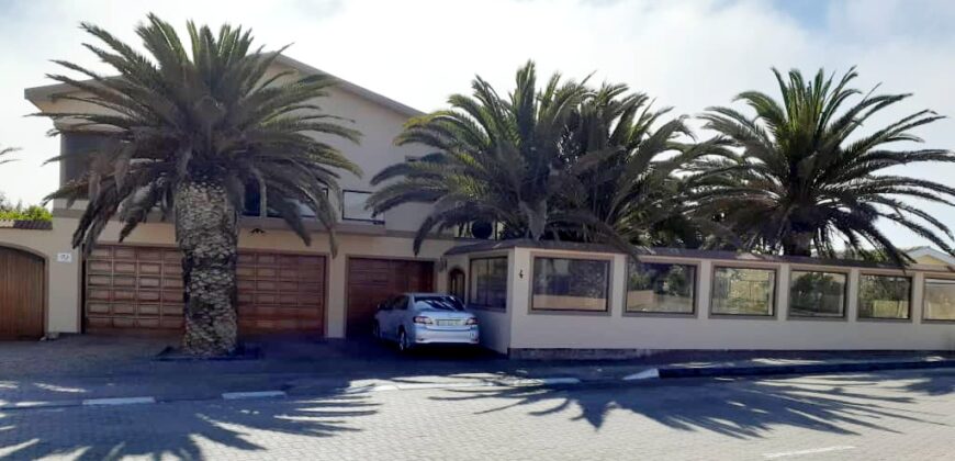 Double Storey 4 Bedroom Home PLUS 1 Bedroom Flat FOR SALE in Vineta, Swakopmund