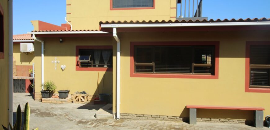 4 Bedroom Home For Sale with 2 Bedroom Flat in Vineta, Swakpomund