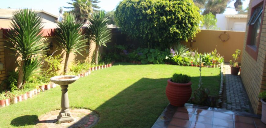 4 Bedroom Home For Sale with 2 Bedroom Flat in Vineta, Swakpomund