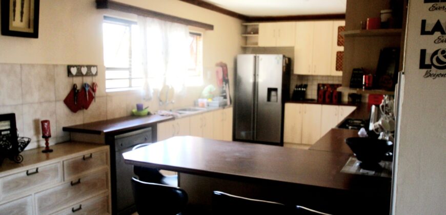 4 Bedroom Home For Sale with 2 Bedroom Flat in Vineta, Swakpomund