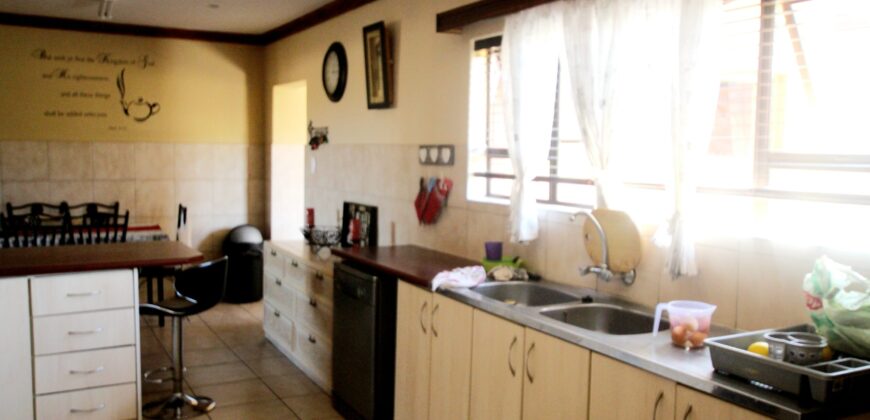 4 Bedroom Home For Sale with 2 Bedroom Flat in Vineta, Swakpomund