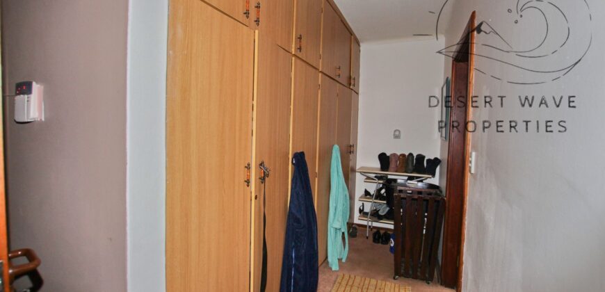 🏡3 Bedroom house with 2 bedroom flat for sale in Ext 9, Swakopmund🏡