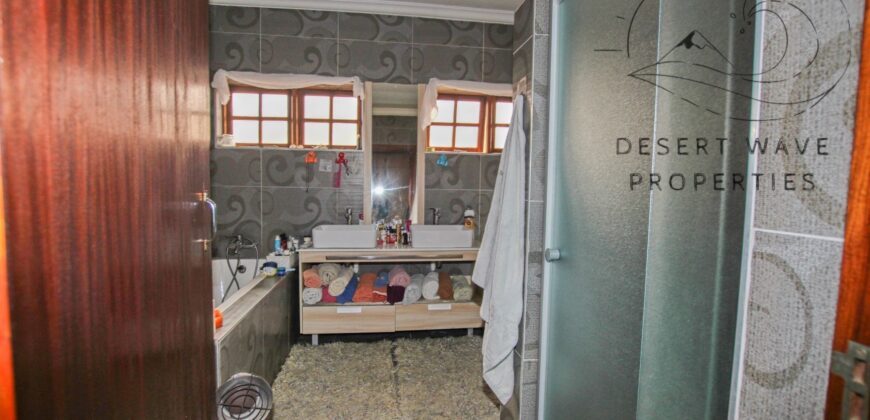 🏡3 Bedroom house with 2 bedroom flat for sale in Ext 9, Swakopmund🏡