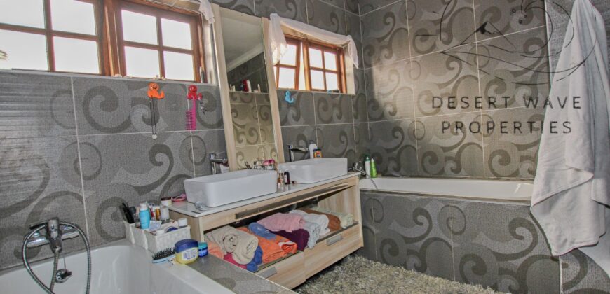 🏡3 Bedroom house with 2 bedroom flat for sale in Ext 9, Swakopmund🏡