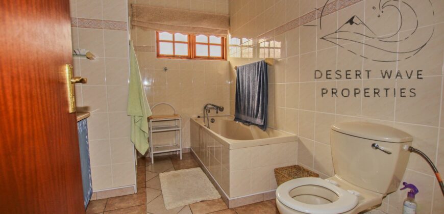 🏡3 Bedroom house with 2 bedroom flat for sale in Ext 9, Swakopmund🏡