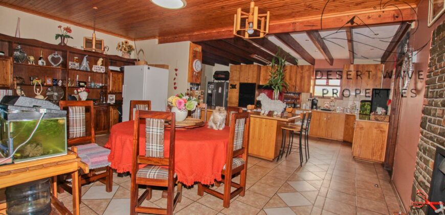 🏡3 Bedroom house with 2 bedroom flat for sale in Ext 9, Swakopmund🏡